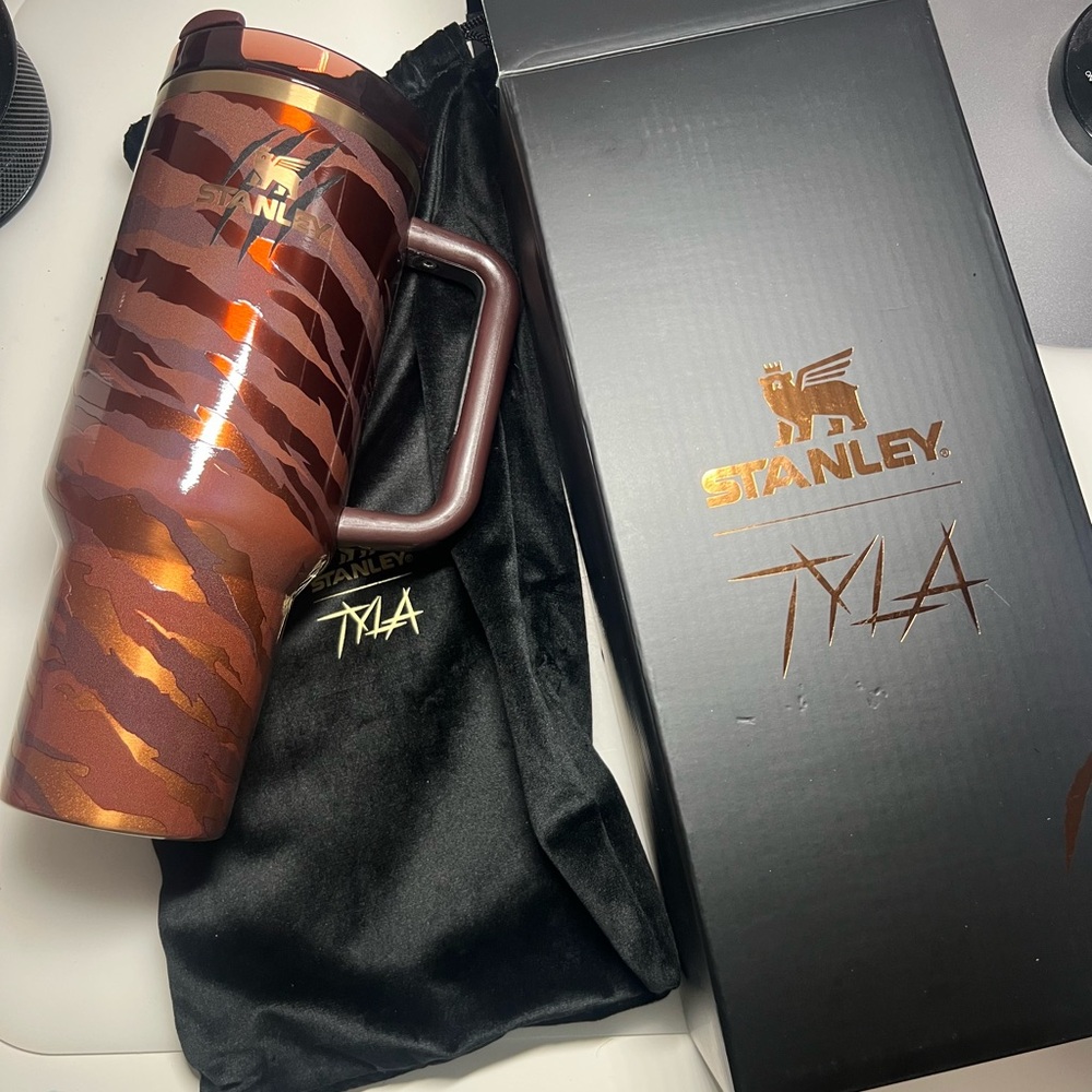Tyla Tyger Stanley 40oz Cup Collaboration Africa desert exclusive midnight - Picture 6 of 8